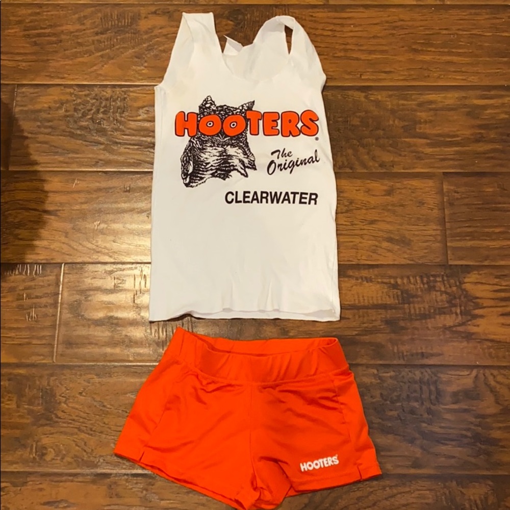 Hooters uniform